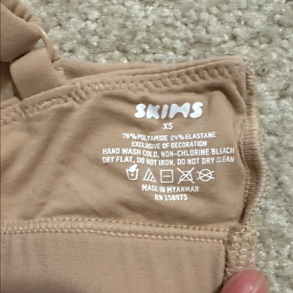 Skims Fits Everybody Triangle Bralette Beige Nude Pull Over NWT X-Small - Picture 7 of 7